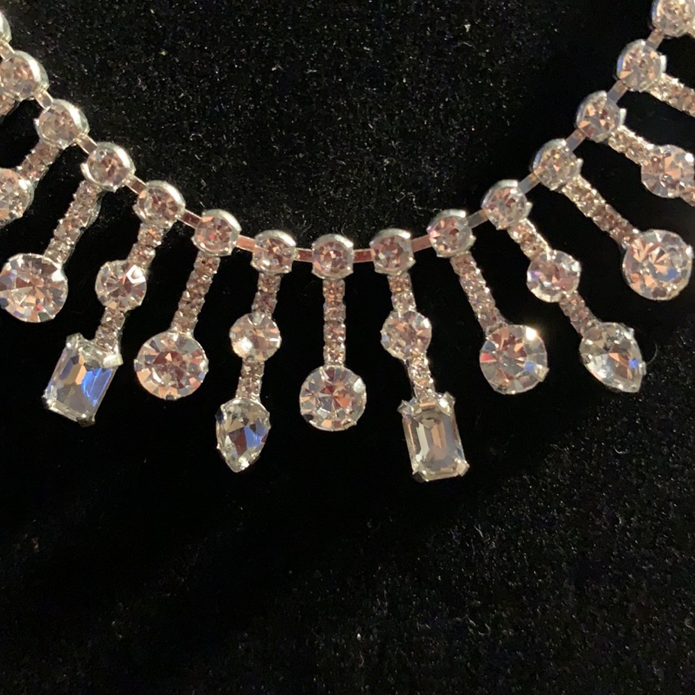 Beautiful Sparkling Necklace. - Picture 8 of 8